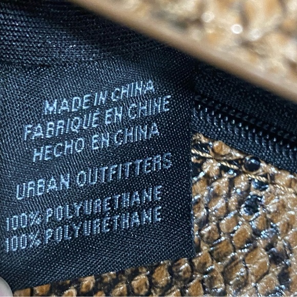 URBAN OUTFITTERS Faux Snakeskin Crossbody NWOT - Picture 12 of 12